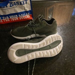 Addis men’s size 11 in army green